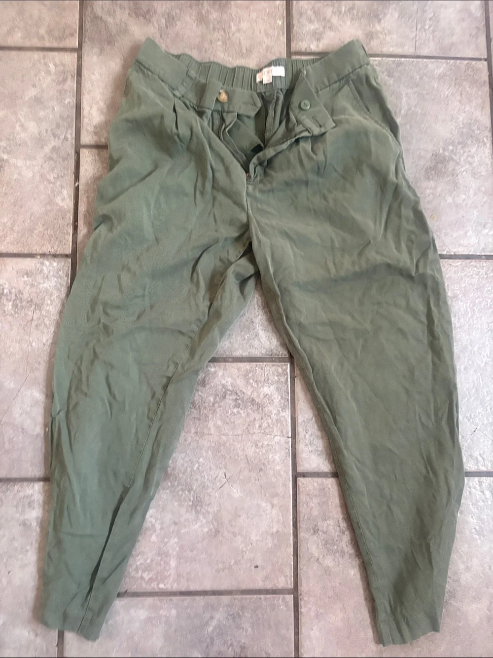 Loft Lyocell Army Green Pleated Crops